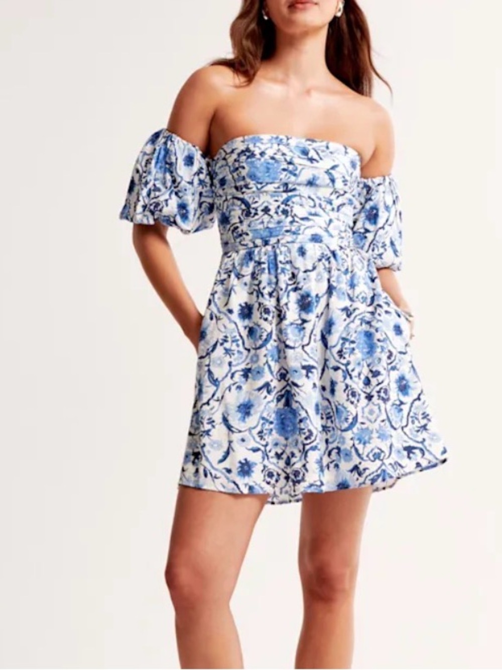 NWOT The Abercrombie and Fitch Emerson Off-The-Shoulder Mini Dress
